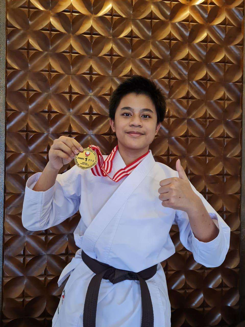 Siswa SMP Muhammadiyah PK Solo Torehkan Juara Karate Internasional